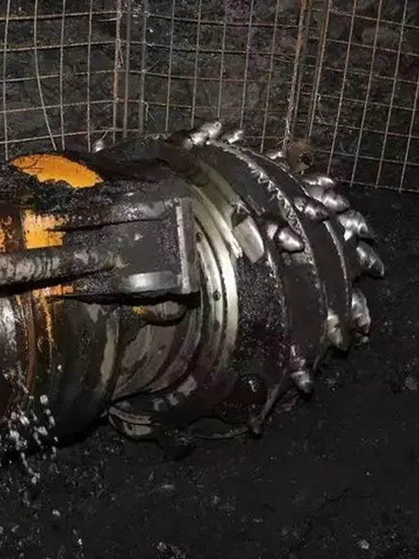 山西某煤礦巖巷掘進(jìn)機(jī)截齒